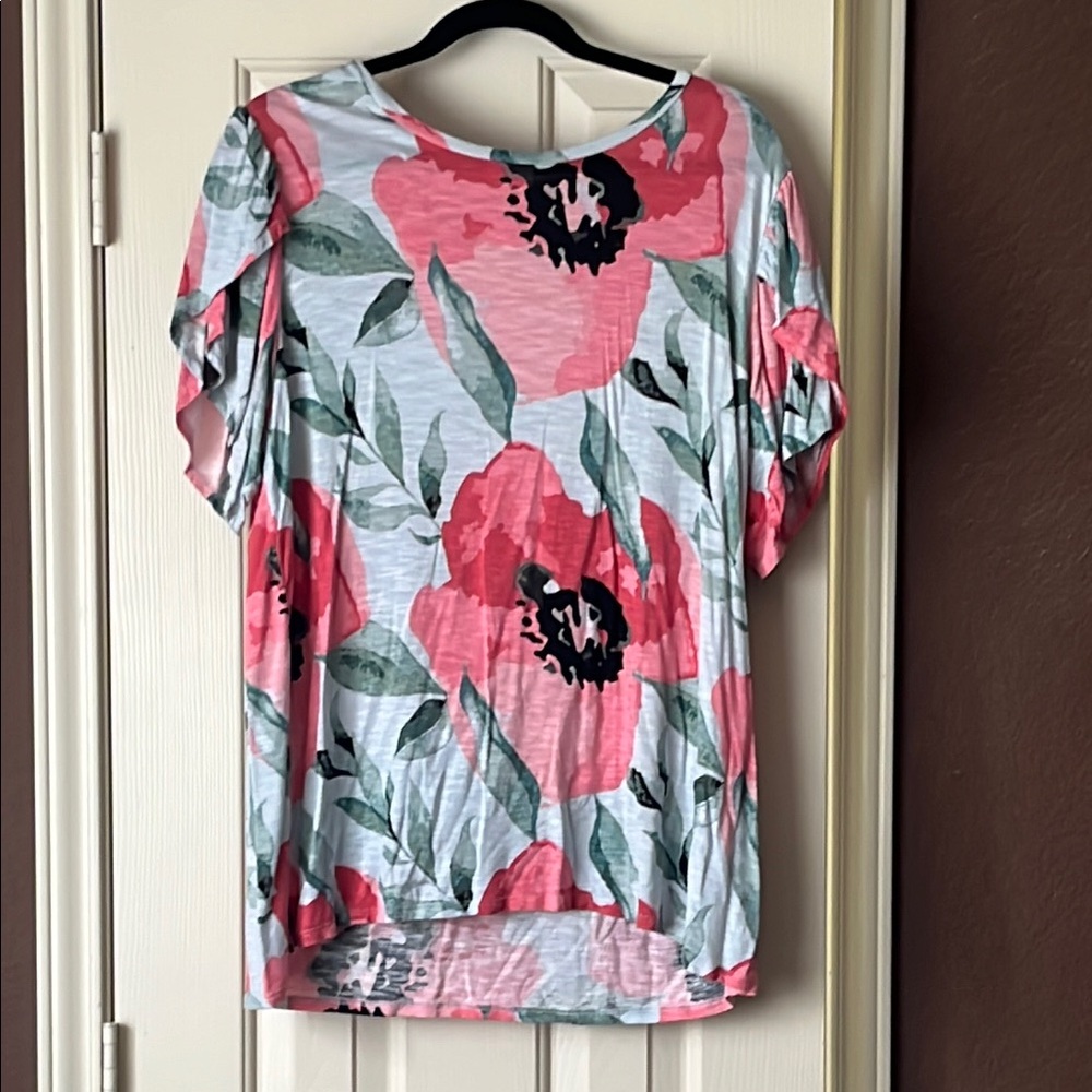 LuLaRoe Pink Floral Short Sleeve Top